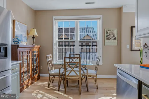 $819,000 | 828 Slaters Lane, Unit 206, Alexandria, VA 22314