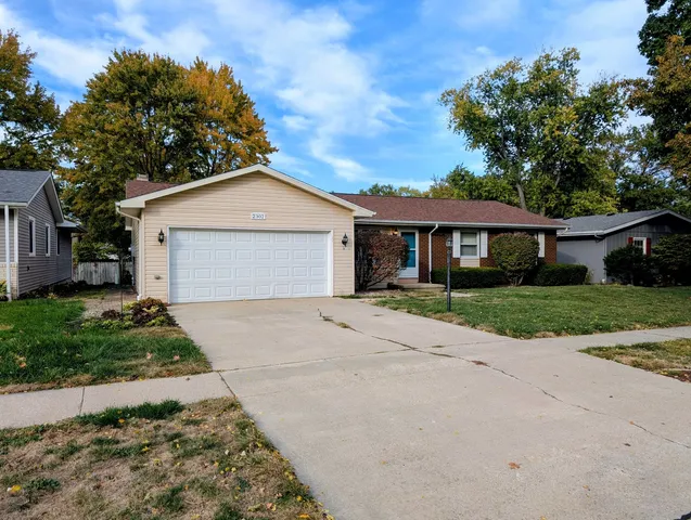 $239,500 | 2302 Blackthorn Drive, Champaign, IL 61821