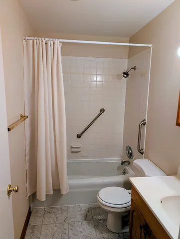 $239,500 | 2302 Blackthorn Drive, Champaign, IL 61821