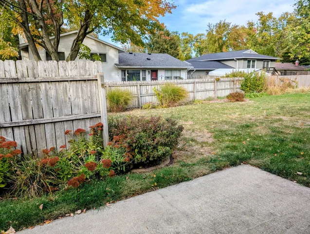 $239,500 | 2302 Blackthorn Drive, Champaign, IL 61821