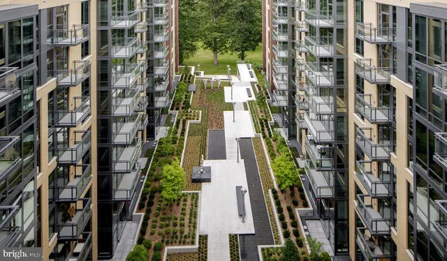 $6,834 | 8300 Wisconsin Avenue, Unit 3B1TH01, Bethesda, MD 20814