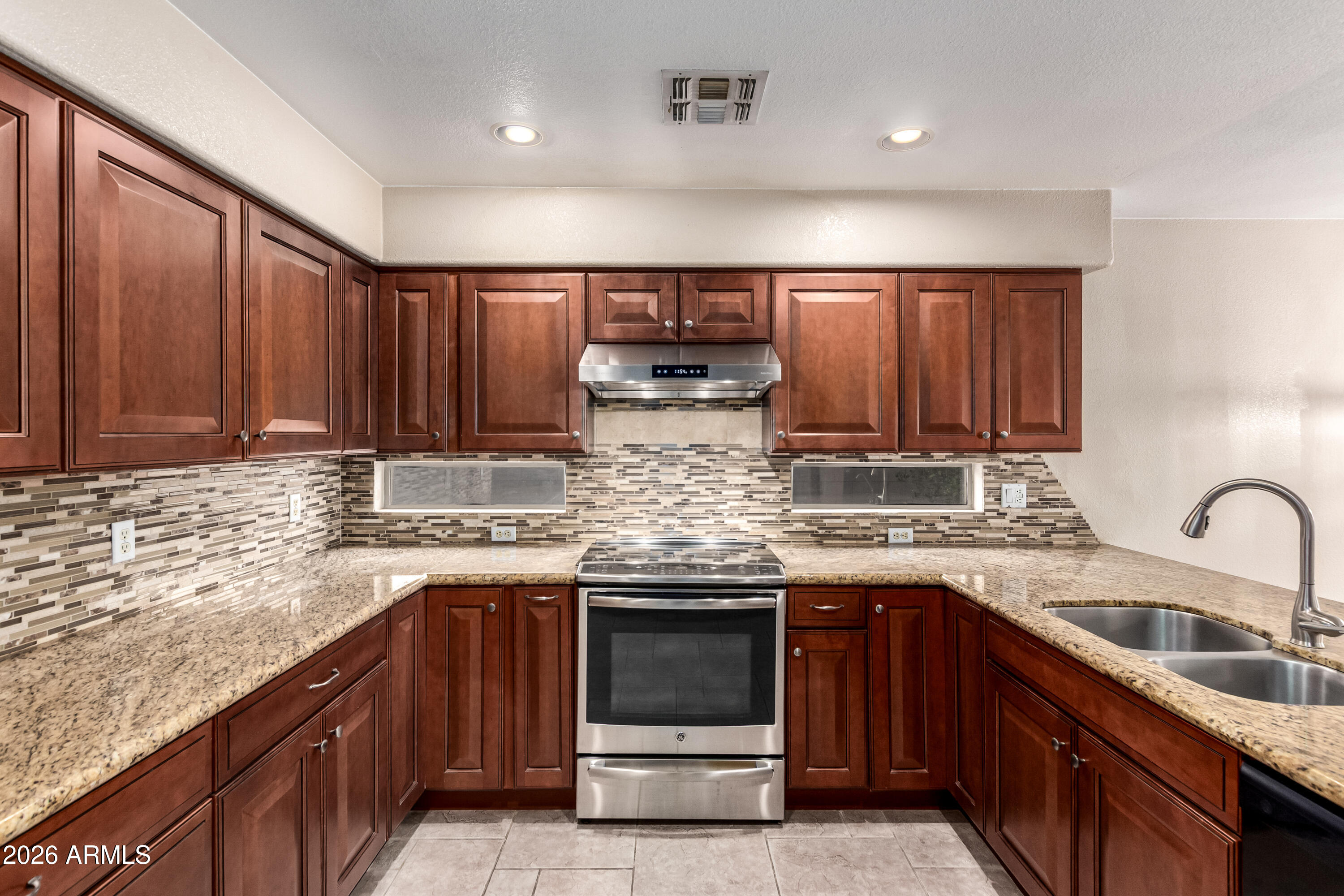 886 West Windhaven Avenue Gilbert, AZ 85233 - Photo 12 of 35 Kitchen