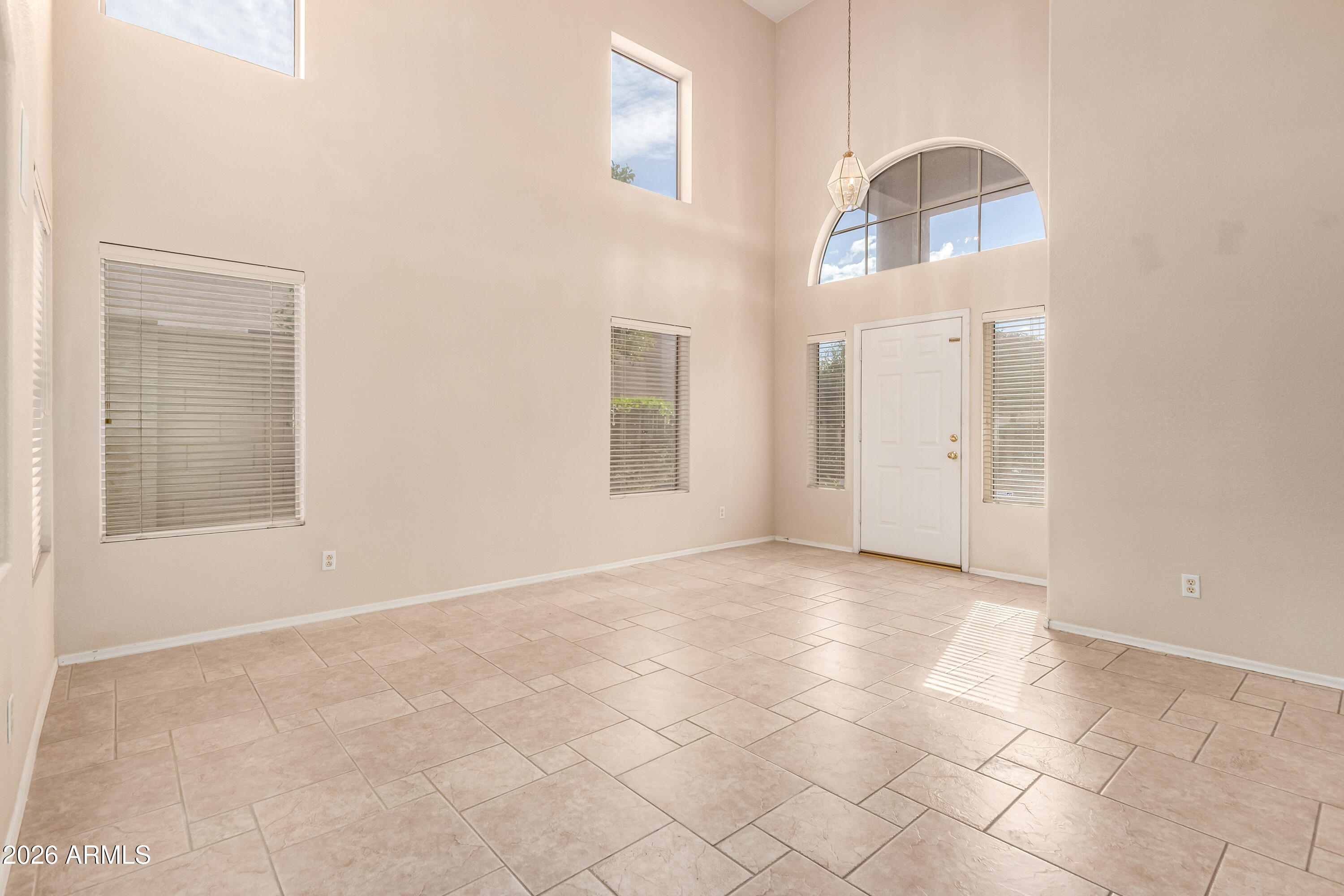 886 West Windhaven Avenue Gilbert, AZ 85233 - Photo 4 of 35 Living Room
