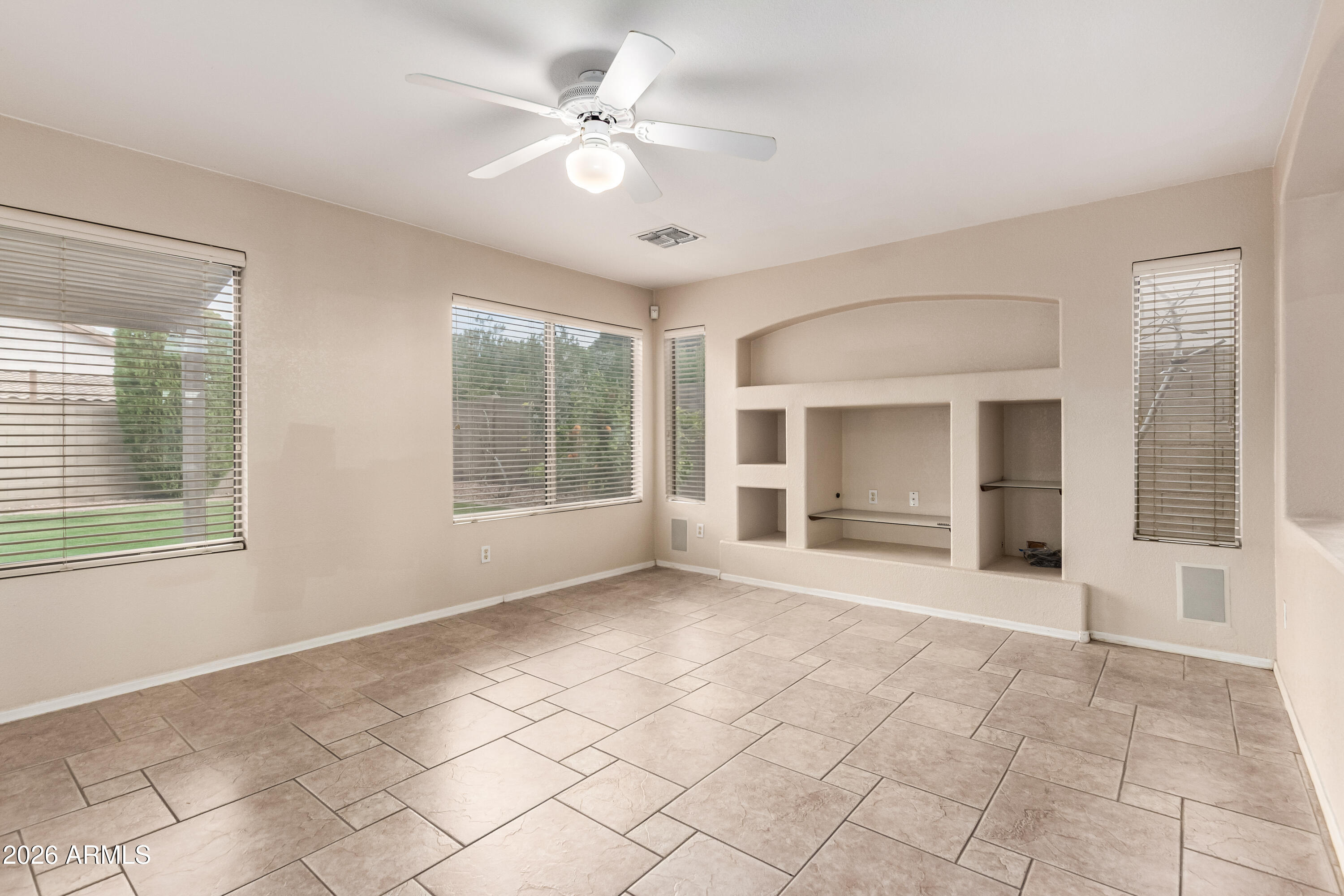 886 West Windhaven Avenue Gilbert, AZ 85233 - Photo 7 of 35 Great room