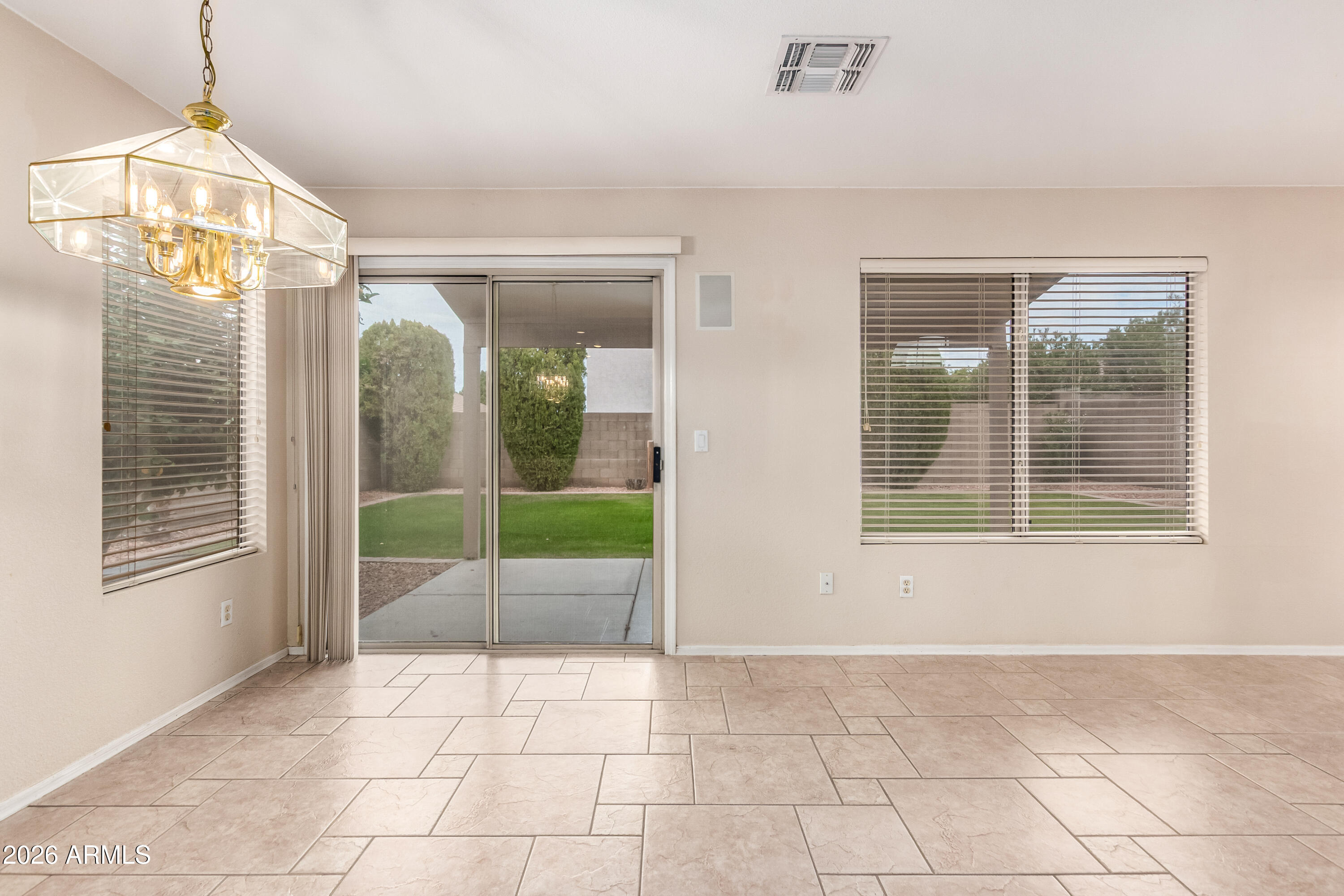 886 West Windhaven Avenue Gilbert, AZ 85233 - Photo 9 of 35 Dining Area