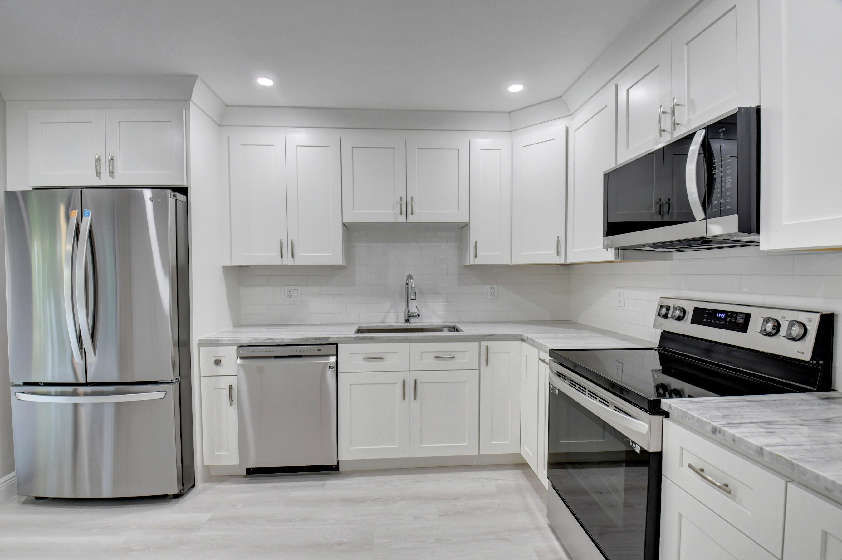 6613 Via Regina Boca Raton, FL 33433 - Photo 11 of 37 kitchen