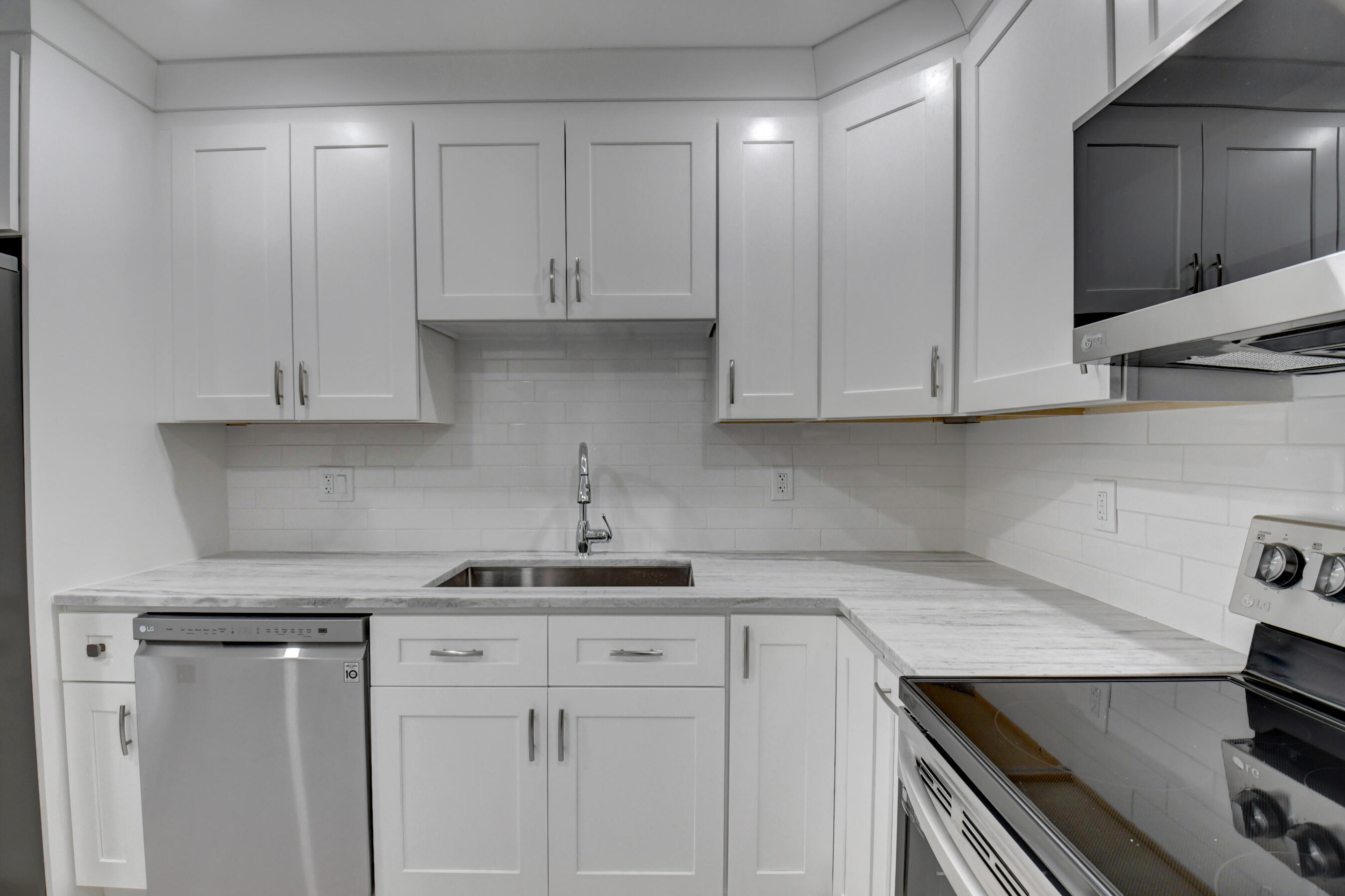 6613 Via Regina Boca Raton, FL 33433 - Photo 15 of 37 kitchen