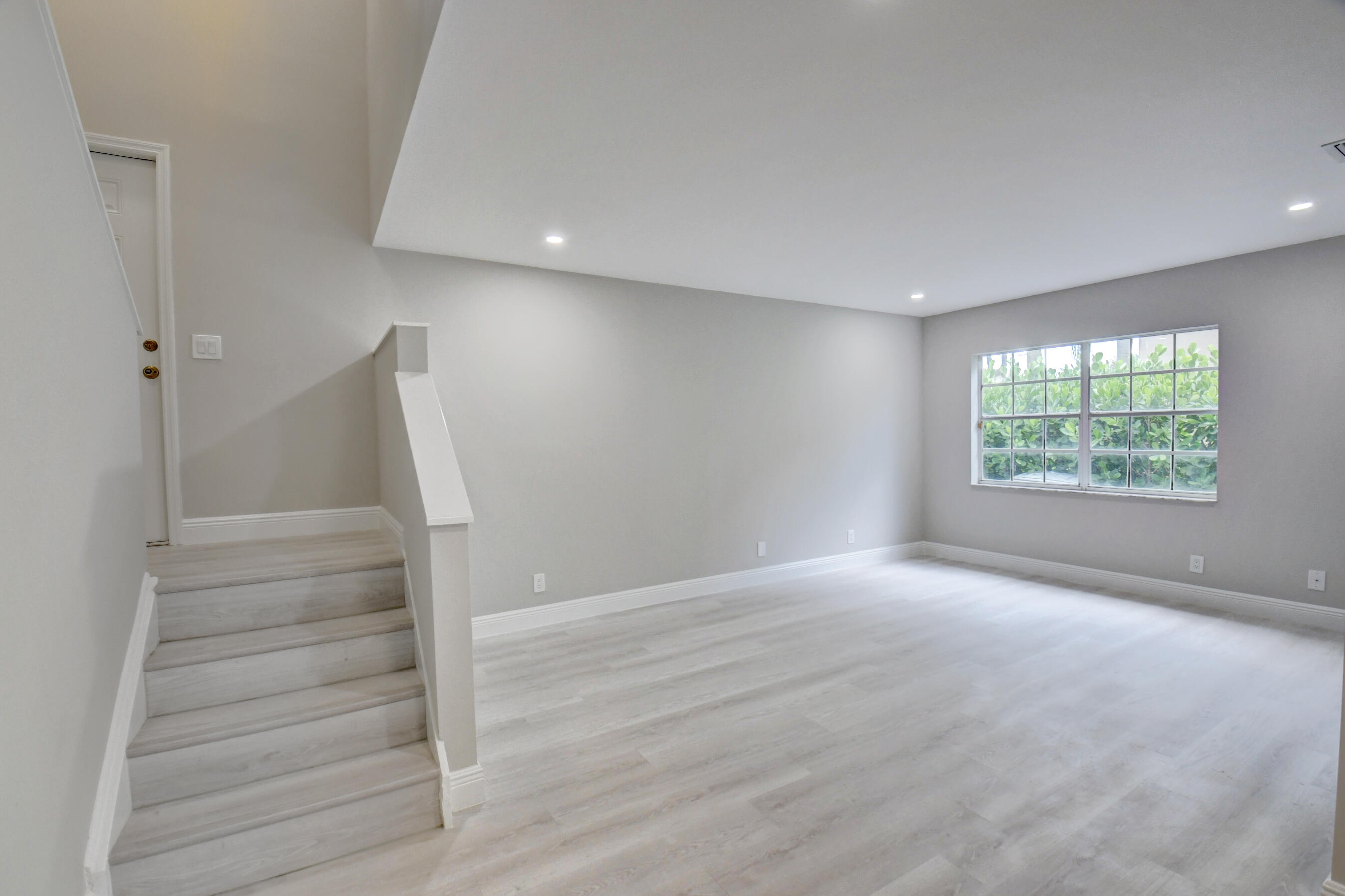 6613 Via Regina Boca Raton, FL 33433 - Photo 3 of 37 living room