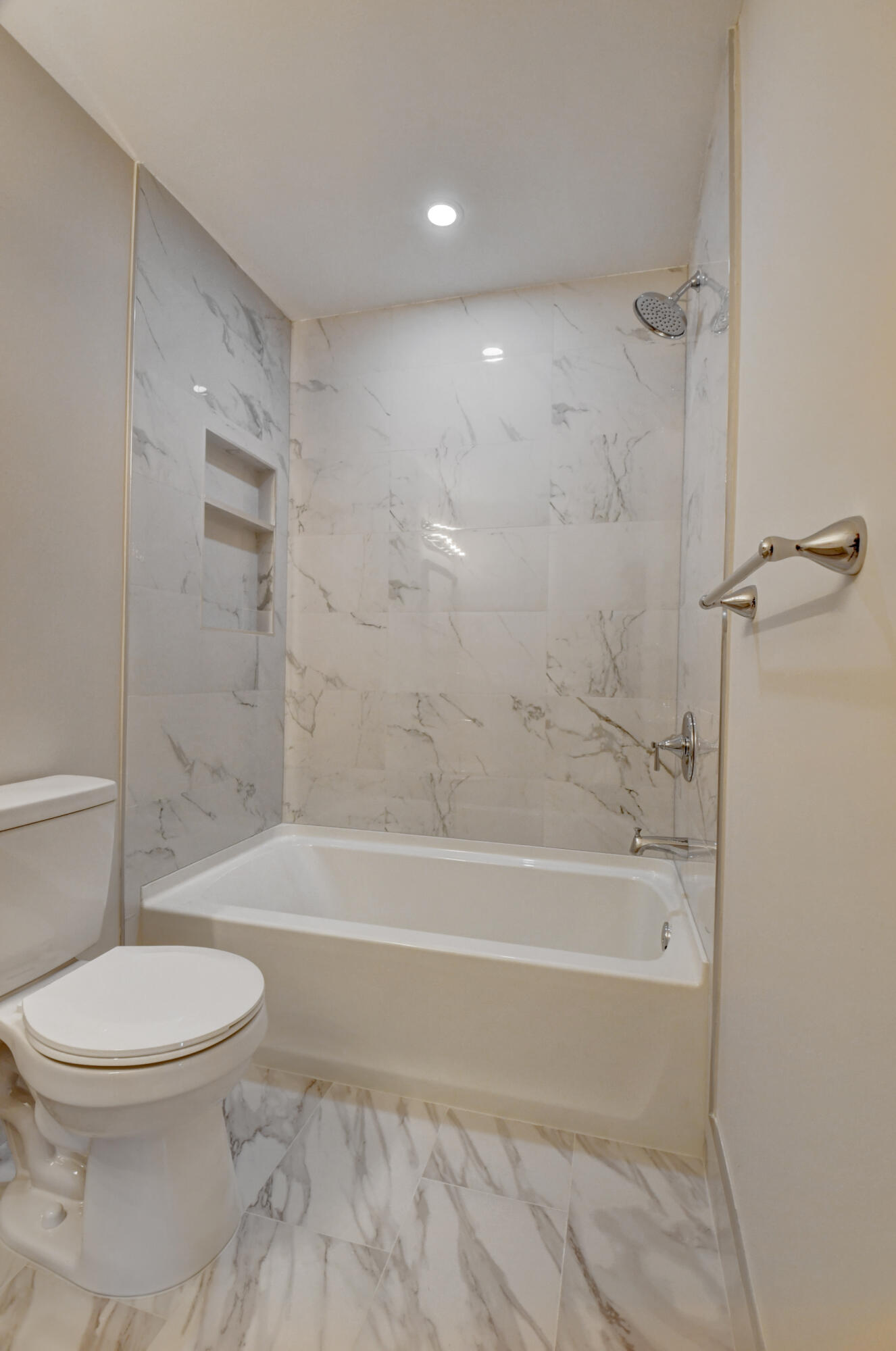 6613 Via Regina Boca Raton, FL 33433 - Photo 34 of 37 2nd bath