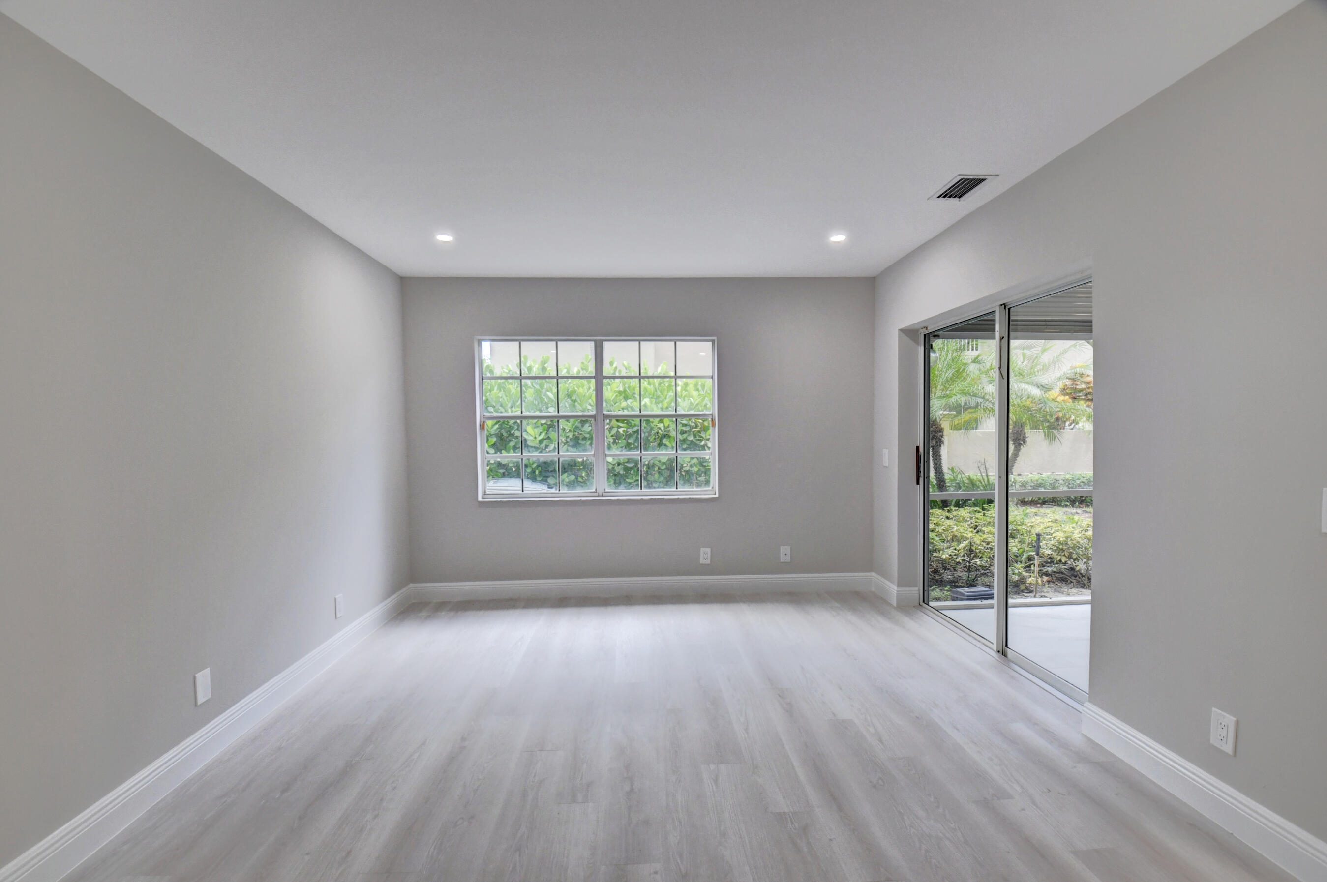6613 Via Regina Boca Raton, FL 33433 - Photo 4 of 37 living room