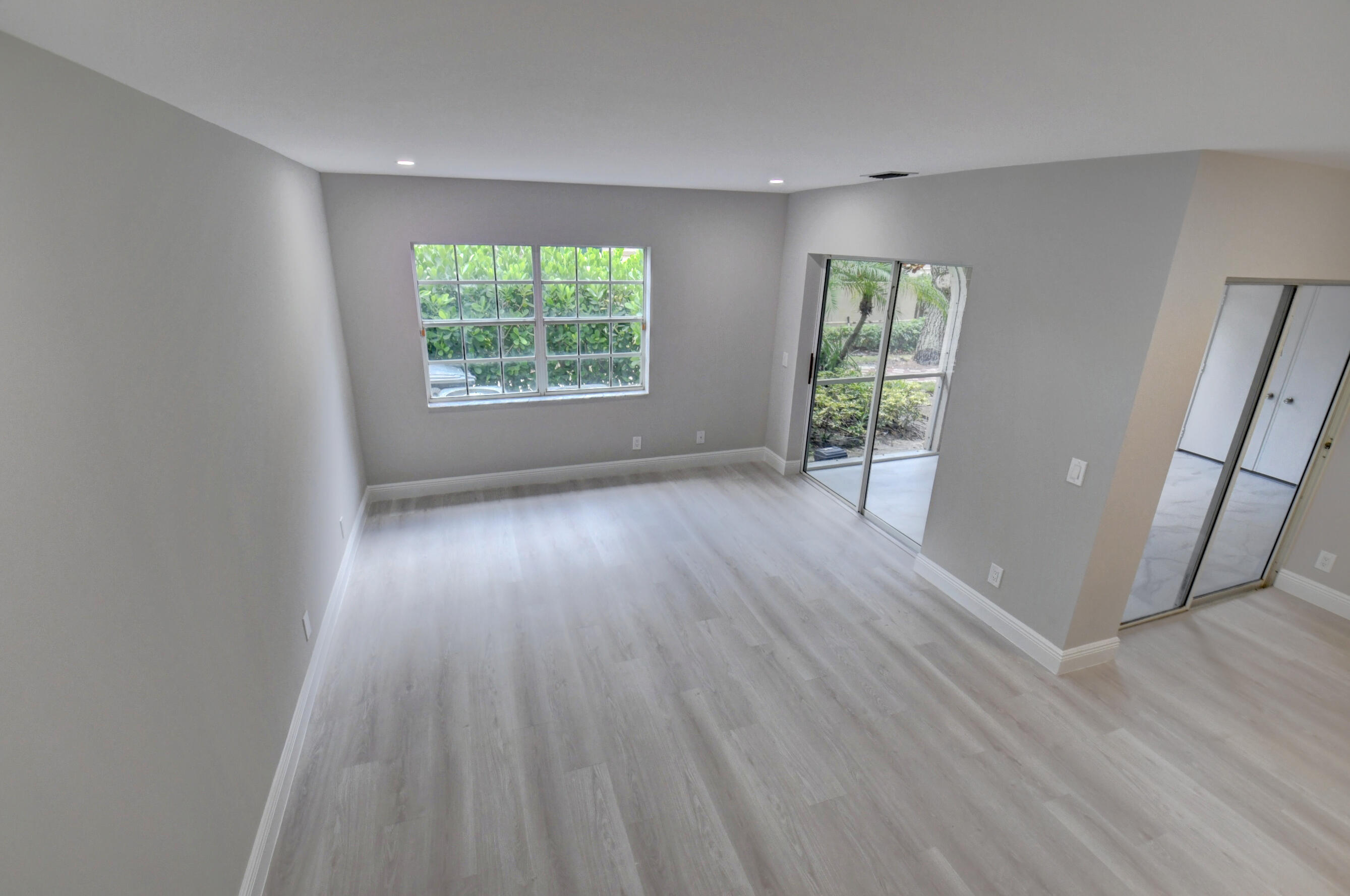 6613 Via Regina Boca Raton, FL 33433 - Photo 8 of 37 living room