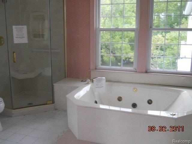 177 East Square Lake Road Troy, MI 48085 - Photo 20 of 20 albanysquarelake 057