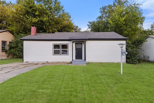 a backyard of a house with plants and garden
