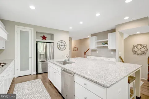 $899,000 | 6421 Beatles Lane, Alexandria, VA 22310