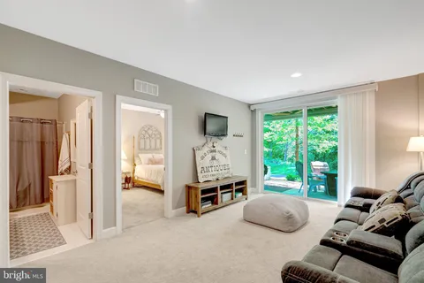 $899,000 | 6421 Beatles Lane, Alexandria, VA 22310