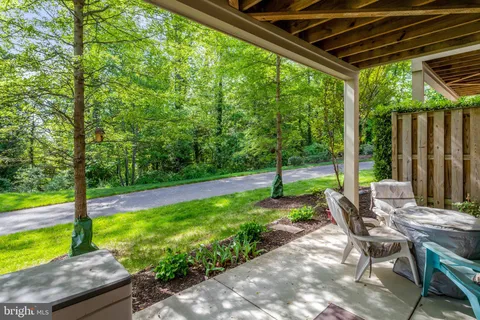 $899,000 | 6421 Beatles Lane, Alexandria, VA 22310