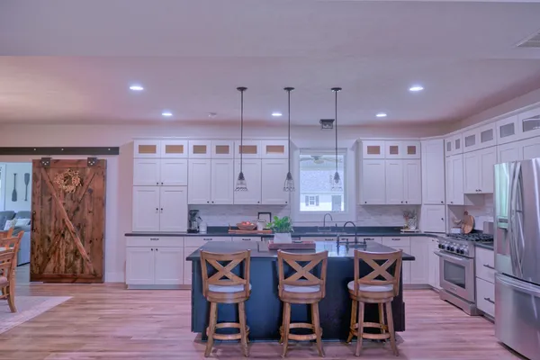 $690,000 | 1354 Hickory Trail, Carbondale, IL 62902
