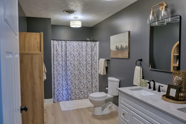 $690,000 | 1354 Hickory Trail, Carbondale, IL 62902