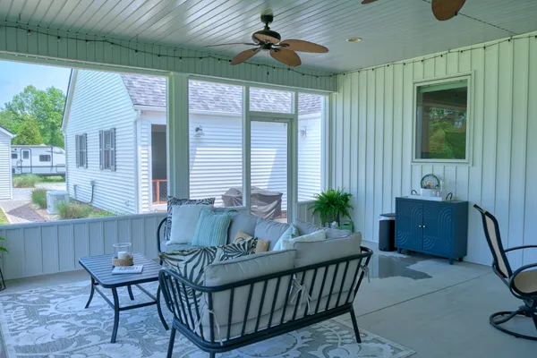 $690,000 | 1354 Hickory Trail, Carbondale, IL 62902