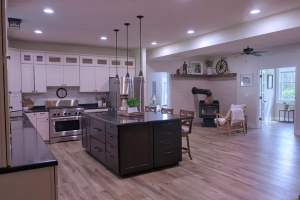 $690,000 | 1354 Hickory Trail, Carbondale, IL 62902