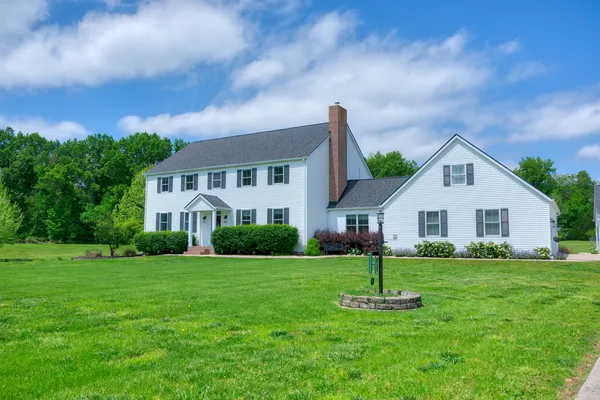 $690,000 | 1354 Hickory Trail, Carbondale, IL 62902