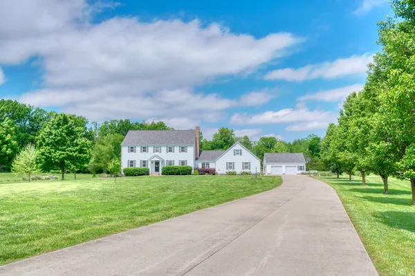 $690,000 | 1354 Hickory Trail, Carbondale, IL 62902