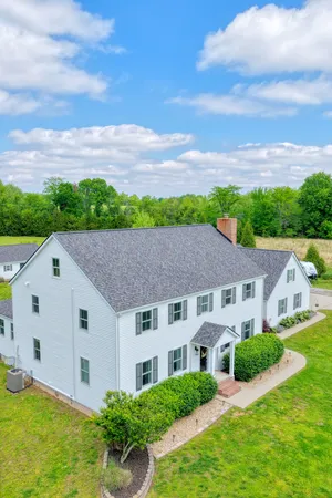 $690,000 | 1354 Hickory Trail, Carbondale, IL 62902