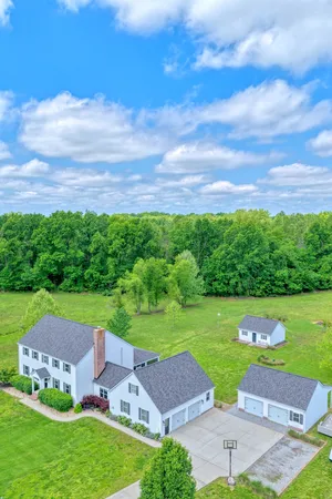 $690,000 | 1354 Hickory Trail, Carbondale, IL 62902