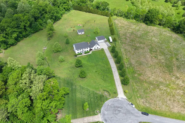 $690,000 | 1354 Hickory Trail, Carbondale, IL 62902