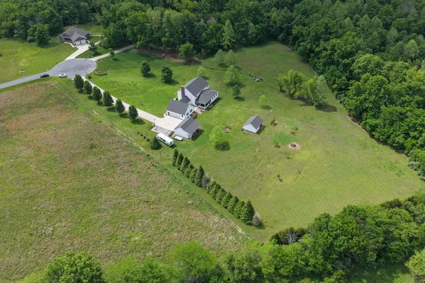 $690,000 | 1354 Hickory Trail, Carbondale, IL 62902