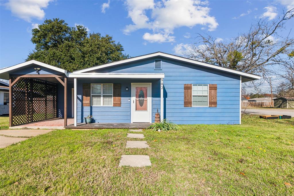 902 Turner Street Cleburne, TX 76033 - Photo 4 of 33 a front view of a house with garden