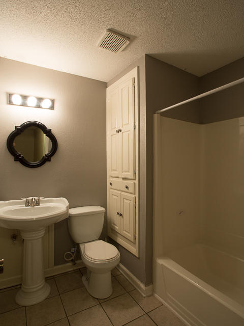 23 Random Terrace Ringgold, GA 30736 - Photo 25 of 36 Upstairs Bathroom