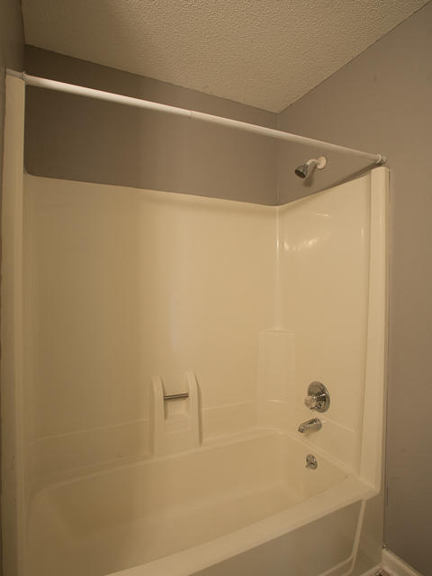 23 Random Terrace Ringgold, GA 30736 - Photo 26 of 36 Upstairs bathroom