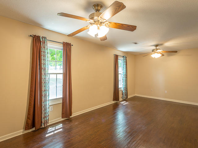 23 Random Terrace Ringgold, GA 30736 - Photo 4 of 36 spacious family room