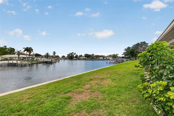 $375,000 | 6537 Cape Hatteras Way Northeast, Unit 1, St. Petersburg, FL 33702