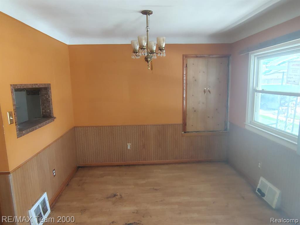 24806 Frisbee Street Detroit, MI 48219 - Photo 4 of 34