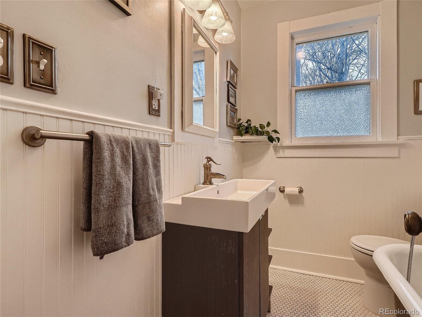 1675 Monroe Street Denver, CO 80206 - Photo 17 of 40