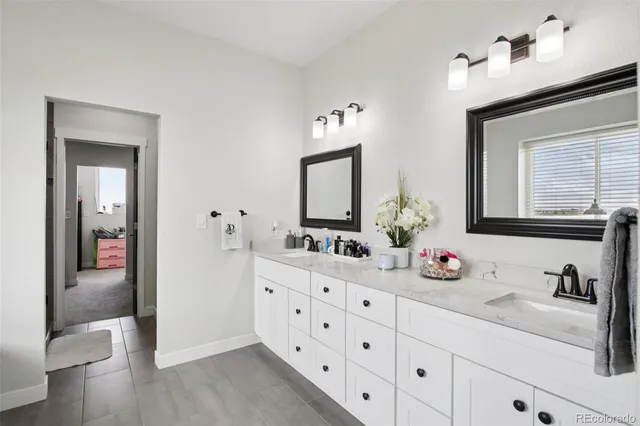 a en suite bathroom with double sink and a mirror