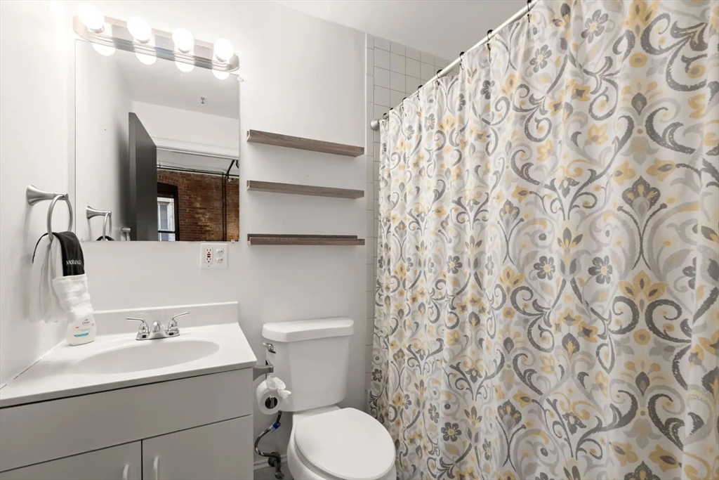 19 Stanhope Street, Unit 2C Boston, MA 02116 - Photo 24 of 27