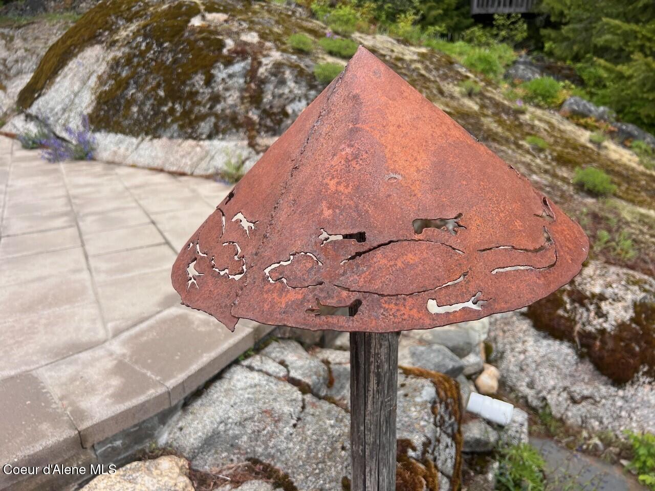 1298 Raven Ridge Road Sandpoint, ID 83864 - Photo 56 of 60 Solar Lights