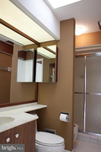 11520 Highview Avenue Silver Spring, MD 20902 - Photo 22 of 29 Master Bath