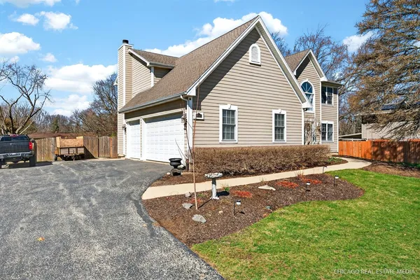 $525,000 | 6119 Sands Road, Crystal Lake, IL 60014