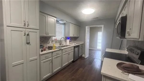 $2,000 | 4016 South Dells Street, Harvey, LA 70058