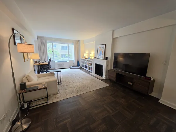 $8,100 | 40 Central Park South, Unit 8H | Central Park South