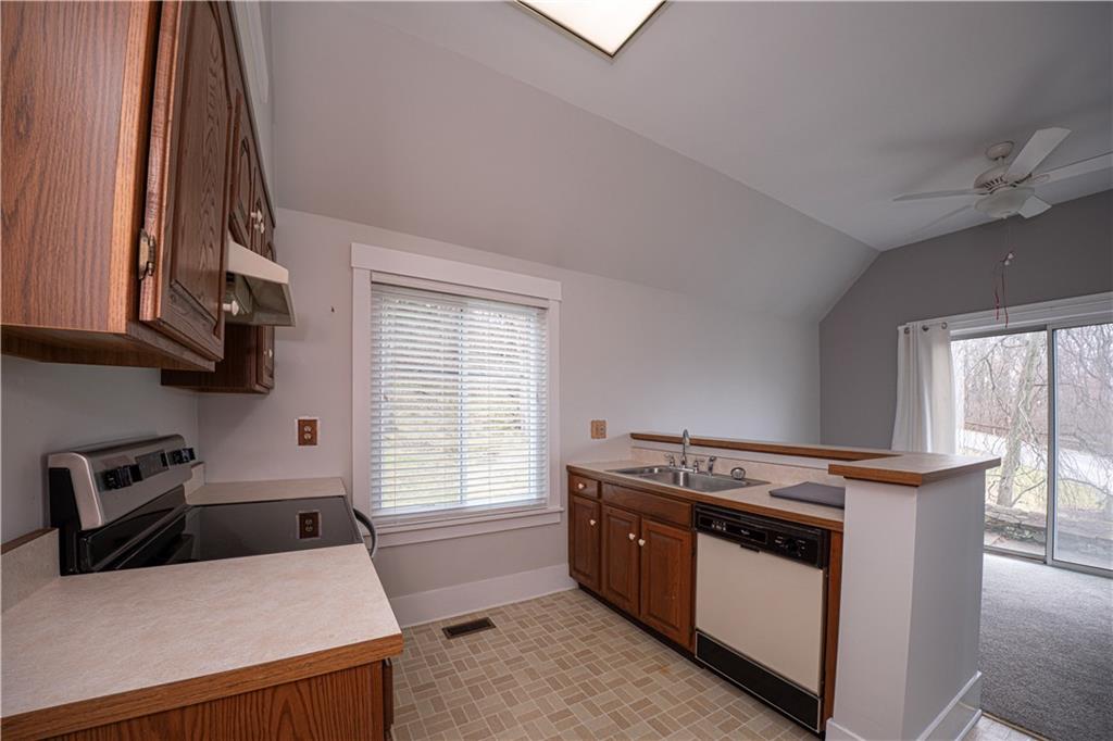 15 Ridgemead Fields Drive Plum, PA 15147 - Photo 10 of 32 a utility room with dryer and washer