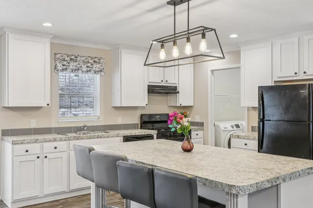 $2,200 | 4704 47th Avenue, Kenosha, WI 53144