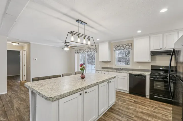 $2,200 | 4704 47th Avenue, Kenosha, WI 53144