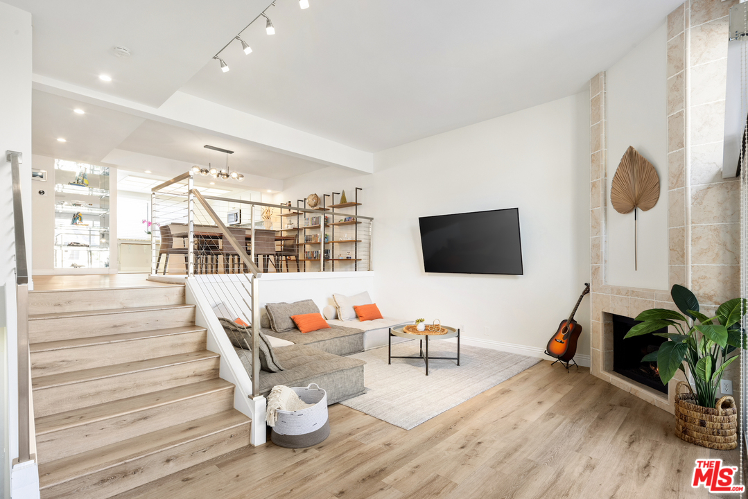 4425 Alla Road, Unit 2 Marina del Rey, CA 90292 - Photo 2 of 27