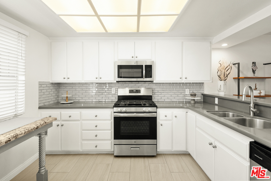 4425 Alla Road, Unit 2 Marina del Rey, CA 90292 - Photo 11 of 27
