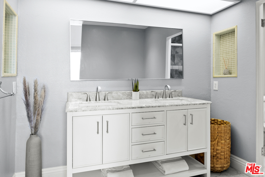 4425 Alla Road, Unit 2 Marina del Rey, CA 90292 - Photo 16 of 27